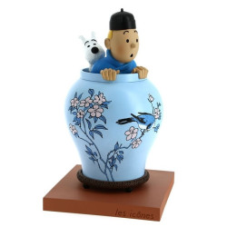 Tintin and Snowy in The Chinese Vase